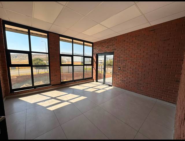900M² WAREHOUSE TO LET IN CHLOORKOP